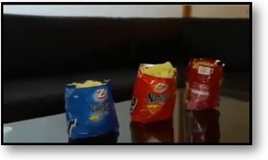 Astuce pour faire tenir un paquet de chips tout seul Astuce pour faire tenir un paquet de chips tout seul